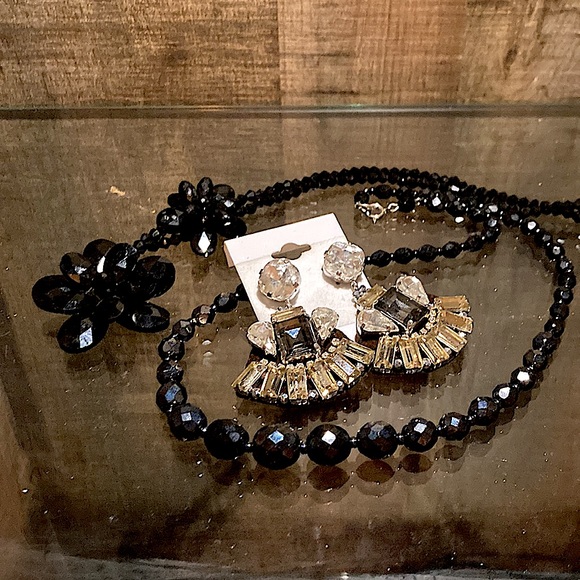 Shimmering Black Crystal Necklace. Great for layering.! - Picture 5 of 5